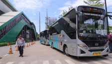 Setelah setahun beroperasi secara gratis, layanan bus Trans Wibawa Mukti di Kabupaten Bekasi resmi menerapkan tarif. Mulai 28 Oktober 2026,