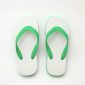 Sandal jepit memang praktis dan nyaman dipakai di rumah. Bentuknya sederhana,