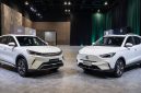 Persaingan SUV listrik kompak semakin ketat. Dua nama yang sering dibandingkan adalah BYD Atto 2 dan MG ZS EV. Keduanya menawarkan dimensi mirip,