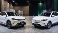 Persaingan SUV listrik kompak semakin ketat. Dua nama yang sering dibandingkan adalah BYD Atto 2 dan MG ZS EV. Keduanya menawarkan dimensi mirip,