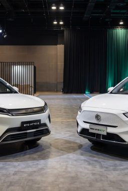 BYD Atto 2 vs MG ZS EV, Mana yang Lebih Unggul sebagai SUV Listrik Kompak?