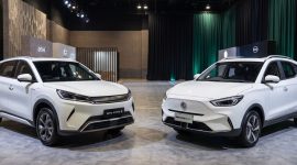 Persaingan SUV listrik kompak semakin ketat. Dua nama yang sering dibandingkan adalah BYD Atto 2 dan MG ZS EV. Keduanya menawarkan dimensi mirip,