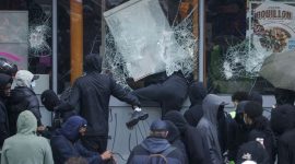 Gelombang demonstrasi menolak tingginya biaya hidup di Perancis berubah menjadi aksi kekerasan pada Sabtu, 17 Oktober 2026.