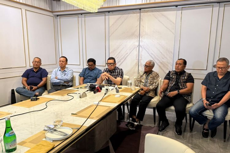 Sejumlah mantan anggota Komisi II DPR periode 2019–2024 menegaskan bahwa Pasal 18 ayat (3) dalam Peraturan KPU (PKPU) Nomor 19 Tahun 2023 tentang Pencalonan Presiden dan Wakil Presiden tidak pernah dibahas dalam rapat bersama Komisi Pemilihan Umum (KPU).