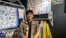 Di tengah tantangan regenerasi pengrajin batik tulis, Batik Atthaya dari Cirebon menghadirkan pendekatan yang berbeda.