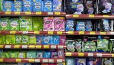 Produk menstruasi seperti pembalut, tampon, dan menstrual cup merupakan kebutuhan dasar bagi perempuan.